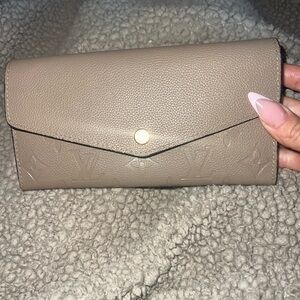 ***AUTHENTIC*** LV Sarah Wallet